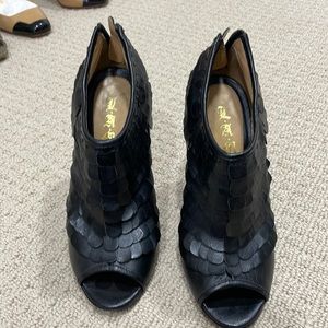 Lamb cage booties black size 7